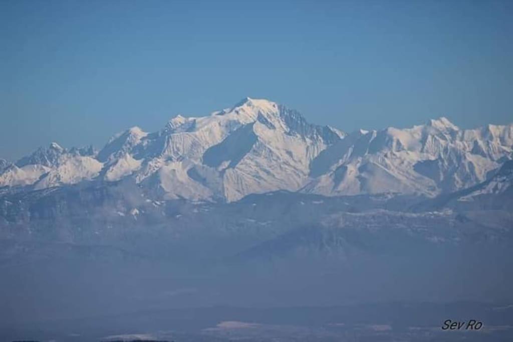 Le Gite Des Cascades Bassy Exterior foto