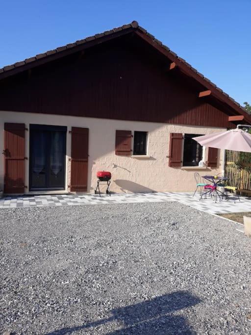 Le Gite Des Cascades Bassy Exterior foto